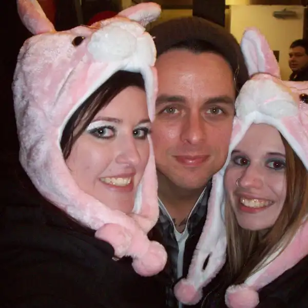ToniAnn and Fallyn with Billie Joe Armstrong
