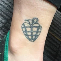 Heart Handgrande Outline