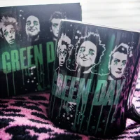 ¡Uno! ¡Dos! ¡Tré! era black and green mug