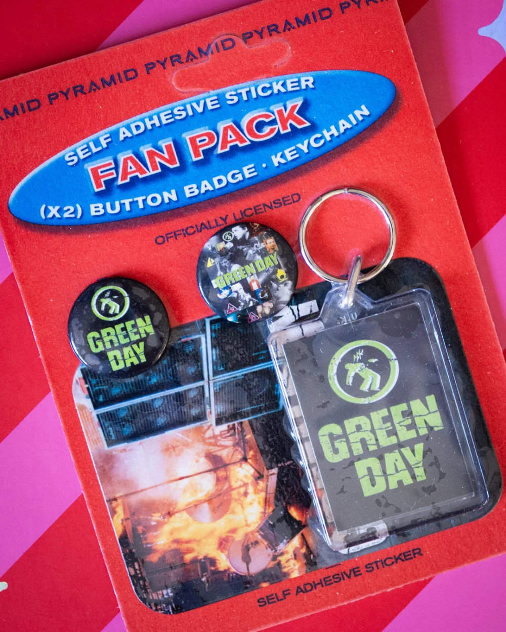 Fan pack badge and keychain set
