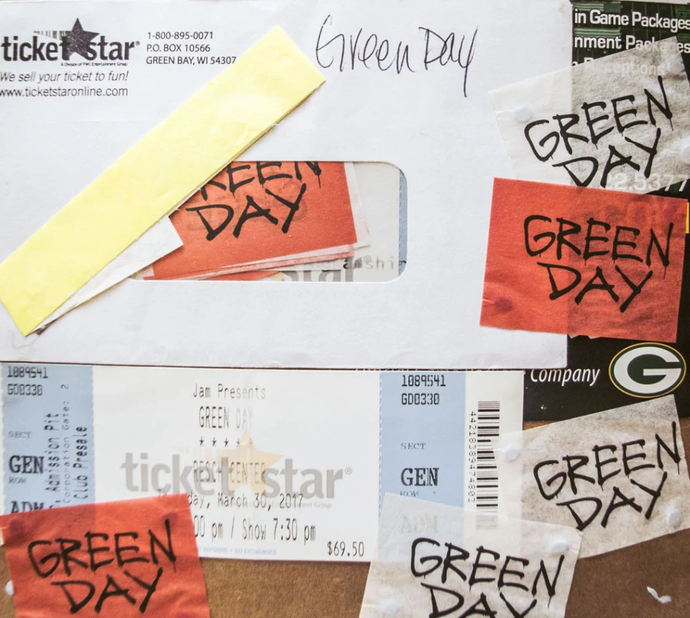 30 March 2017 - Resch Center - Green Bay, WI - Ticket, Wristband, Confetti