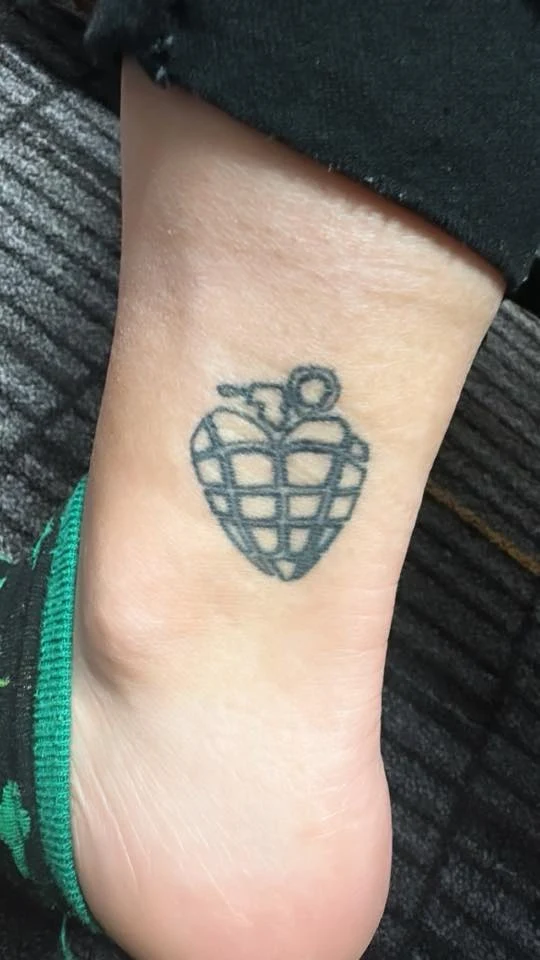 Heart Handgrande Outline