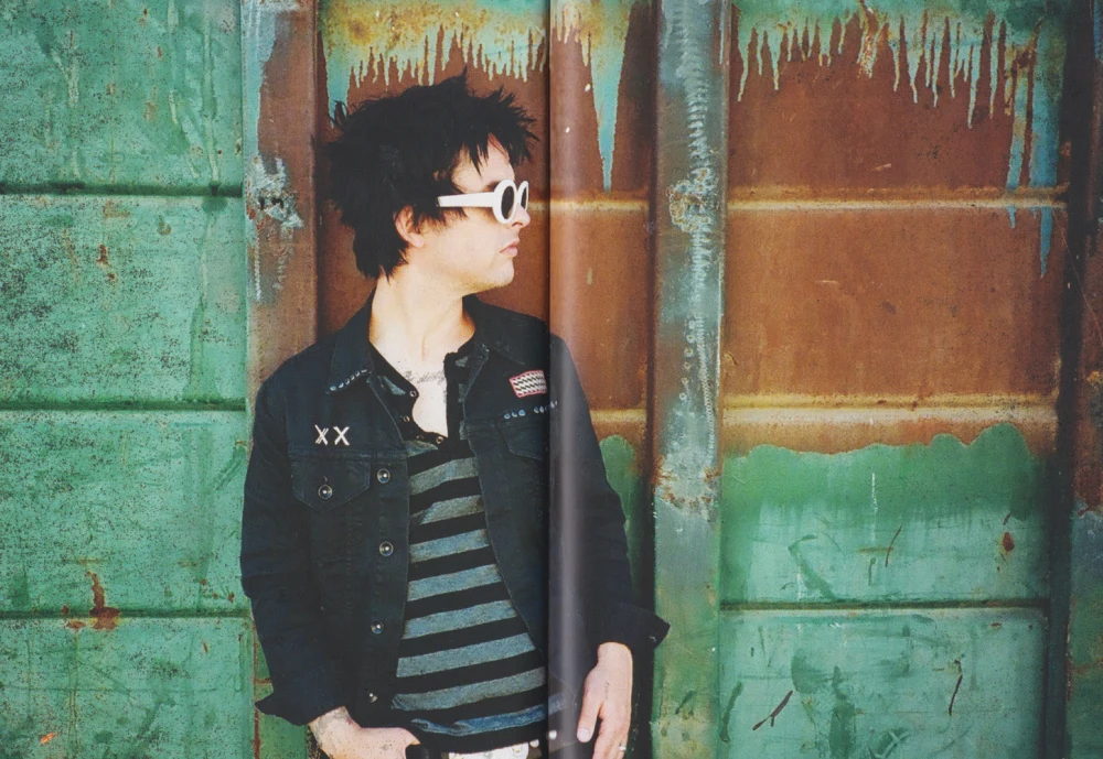 ¡Tré! hardcover lyric book - page 27-28