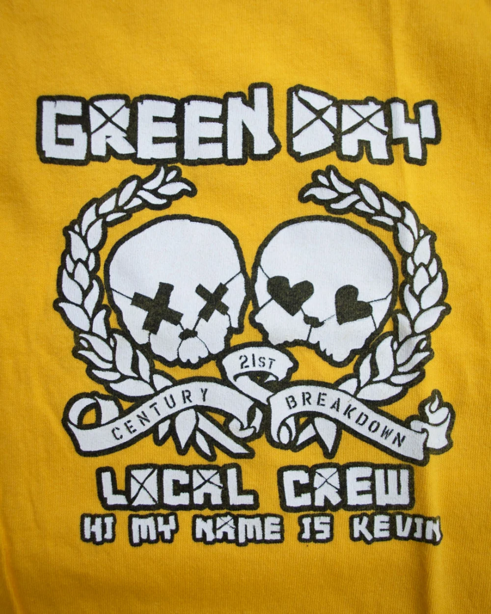 Yellow 21st Century Breakdown local crew t-shirt - 'Hi my name is Kevin' - close-up