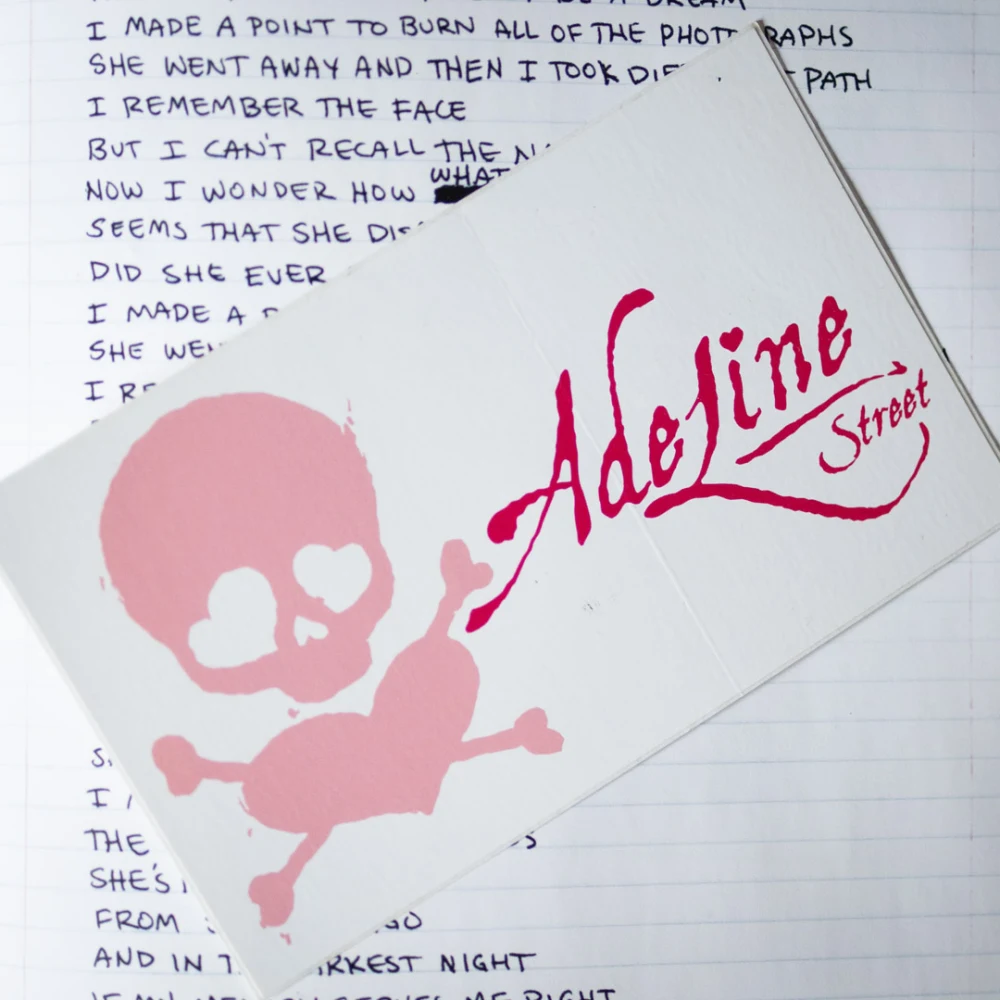 Adeline skull sticker - white and pink