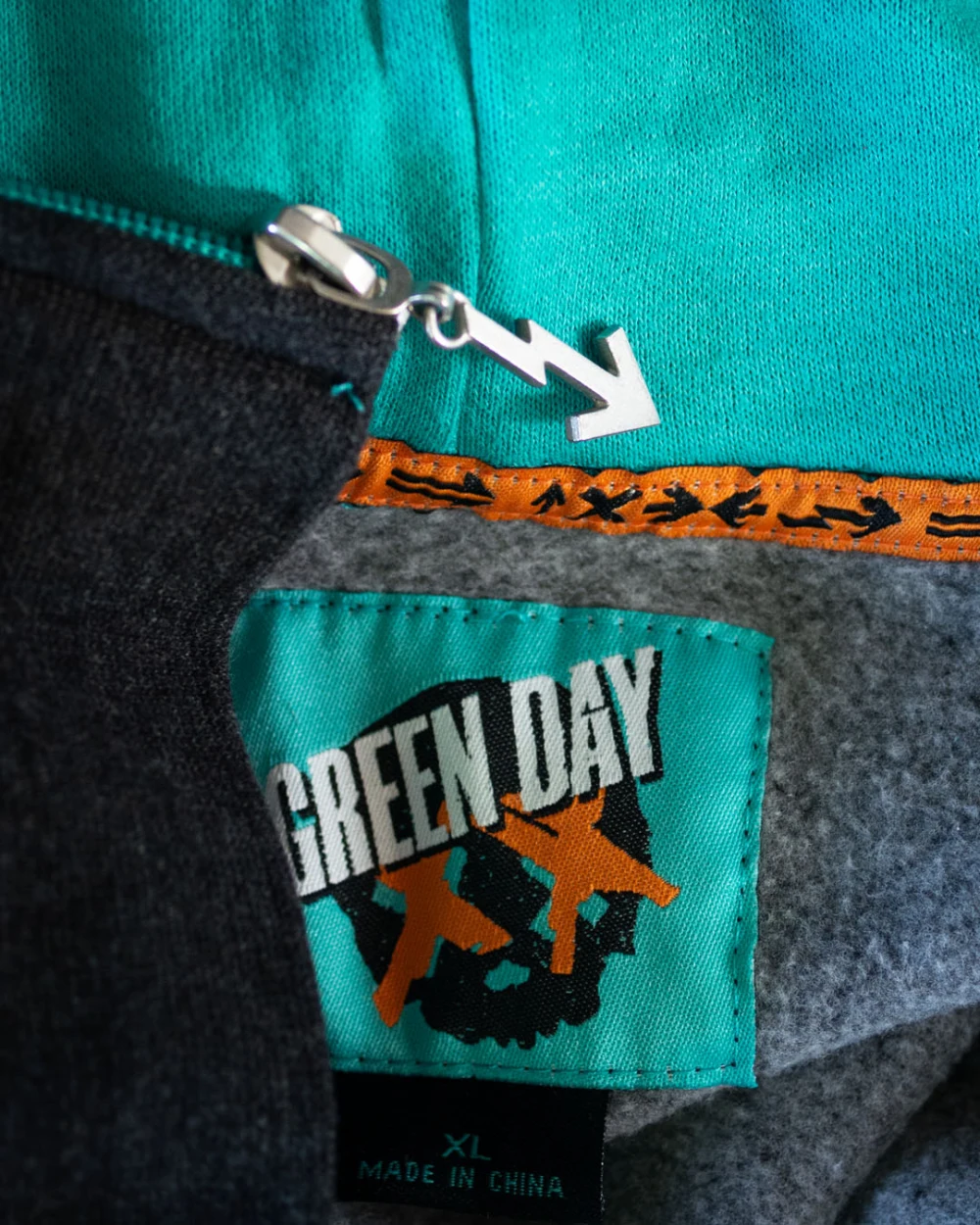 ¡Uno! ¡Dos! ¡Tré! era - grey and turquoise logo hoodie - tag and zipper