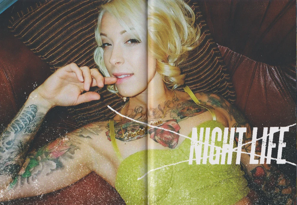 ¡Dos! hardcover lyric book - page 32-33